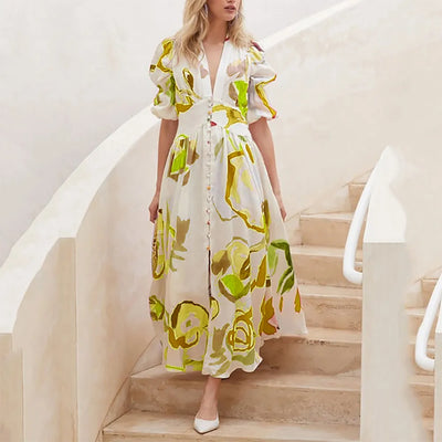 Elegant blommig klänning med knappar